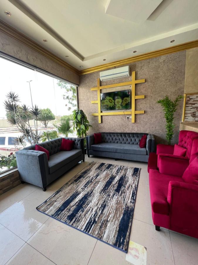 أجنحة ورد للوحدات الفندقية Khamis Mushait Exteriér fotografie